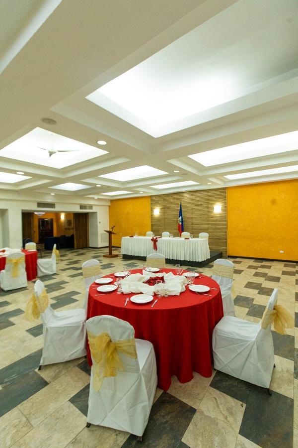 Le Plaza Hotel Port-au-Prince Esterno foto