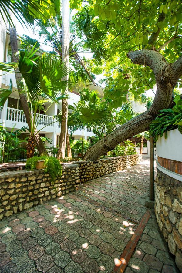 Le Plaza Hotel Port-au-Prince Esterno foto